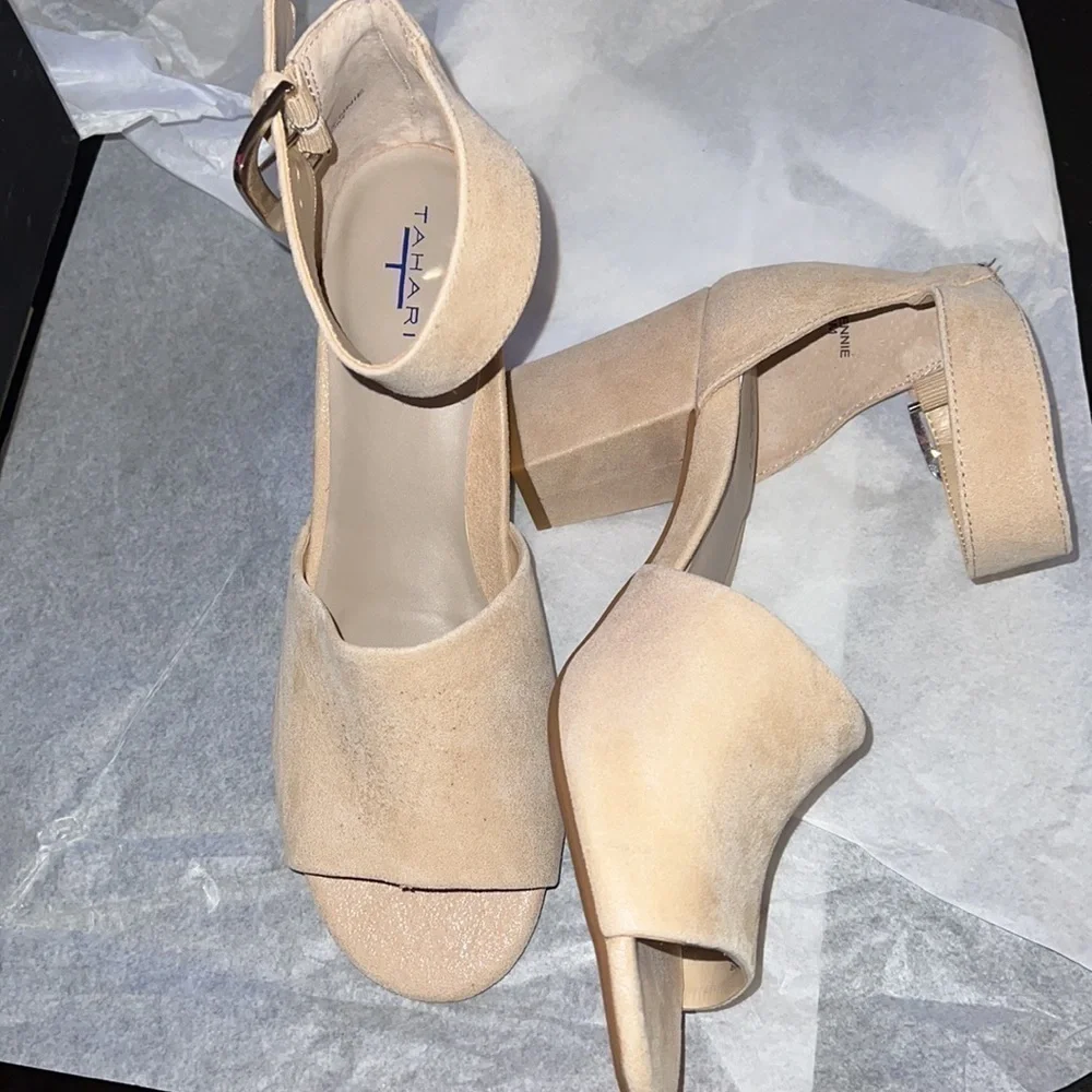 Tahari ankle pennie‎ leather sandals Sz 10 new